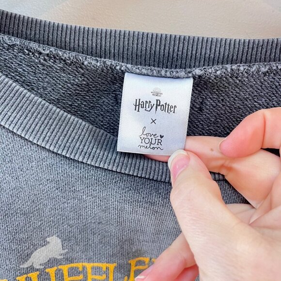 Rare: Harry Potter X Love Your Melon Hufflepuff Sweatshirt Grey L Cotton Polyest - Picture 2 of 7